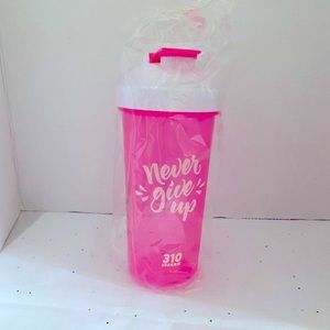 310 protein shaker cup. New in package